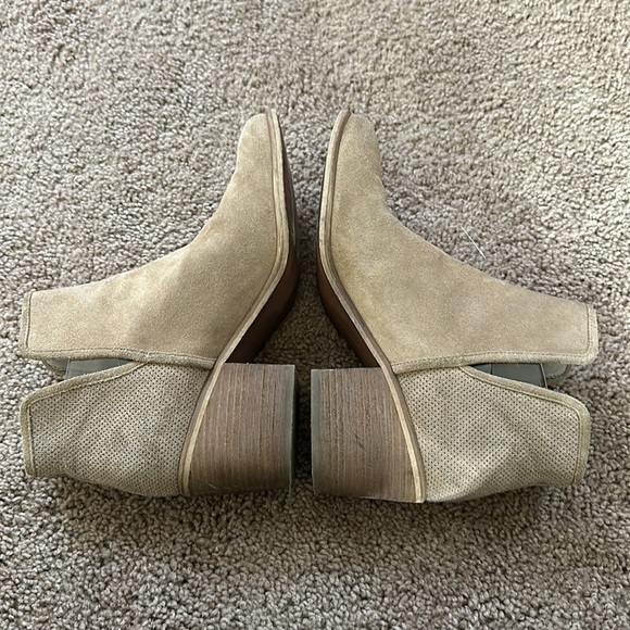 BP Tan Ankle Cut Booties with Block Heel Size 9.5 - Picture 7 of 10